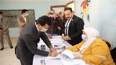 أشرف صبحى يُدلي بصوته في الانتخابات..ويؤكد المشاركة واجب وومسئولية