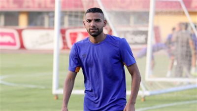 مؤمن زكريا يدلى بصوته فى انتخابات النواب فى مصر الجديدة