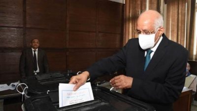 رئيس النواب يدلي بصوته بانتخابات البرلمان.. ويؤكد:مجلس الشيوخ سيساعد فى صناعة تشريعات جيدة