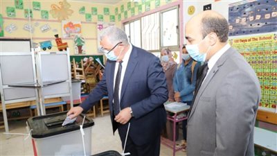 6 وزراء يحرصون على الإدلاء بأصواتهم مع انتهاء انتخابات المرحلة الثانية.. العناني: مشاركتي في التصويت واجب وطني.. ووزير الزراعة: من أجل الاستقرار السياسي.. وهشام توفيق: استحقاق دستوري هام