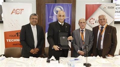  النائب حسانين توفيق يتسلم رسميا جائرة شخصية العام الإفريقية للريادة بتكنولوجيا المعلومات