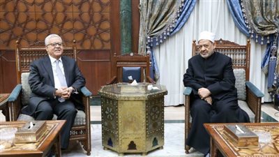 رئيس النواب يقدم واجب العزاء لشيخ الأزهر في وفاة شقيقته الكبرى