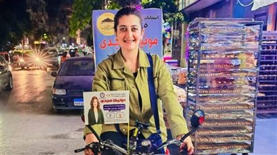 مونيكا مجدي تجوب شوارع شبرا بالدراجة وتؤكد: “إرادة الناس أقوى من المال والانتخابات تُحسَم في الشارع”