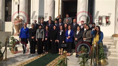 صور تذكارية لنواب تنسيقية شباب الأحزاب مع أمين البرلمان عقب إنهاء إجراءات كارنيهات العضوية