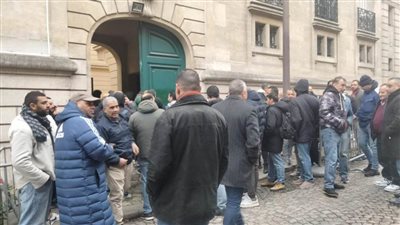 المصريين في فرنسا يواصلون الإدلاء بأصواتهم في أول أيام تصويت المصريين بالخار