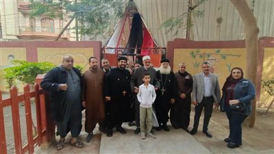 المحبة والترابط بين شركاء الوطن أثناء الإدلاء بصوتهم.. صورة تزين المشهد الانتخابي بالقليوبية 