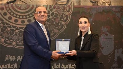 محمود مسلم يحصل على جائزة أفضل كاتب صحفي في مسابقة المحاور مفيد فوزي