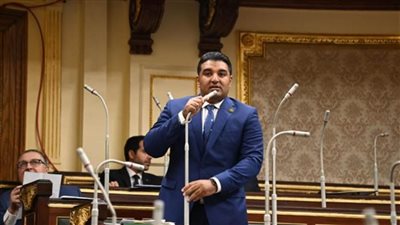 رسالة طمأنة للمستثمرين.. محمود عصام يشيد بتأجيل ضوابط 