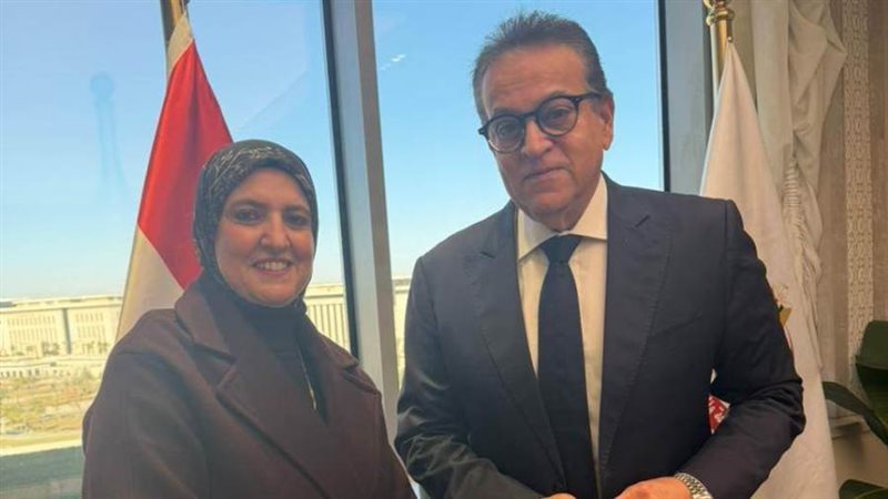 وزير الصحة والنائبة