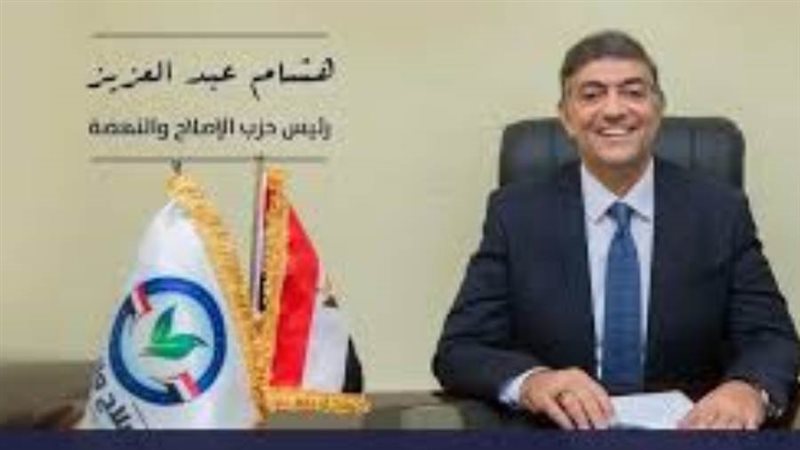 الدكتور هشام عبدالعزيز